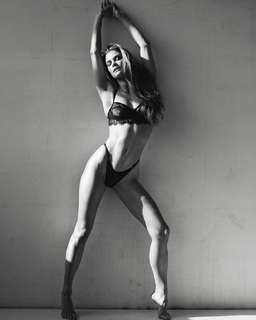 Nina Agdal feet photo thumbnail