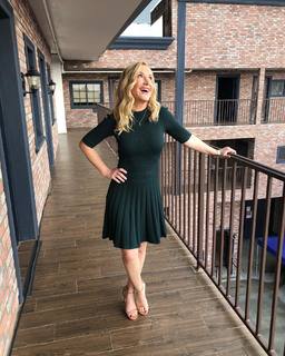 Angela Kinsey feet photo thumbnail