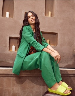 Zaira Nara feet photo thumbnail