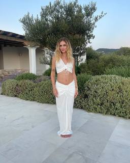 Chiara Ferragni feet photo thumbnail