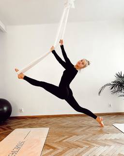 Karolina Pisarek feet photo thumbnail