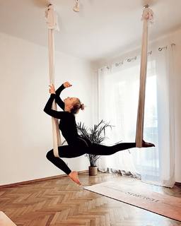 Karolina Pisarek feet photo thumbnail