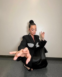Katy Perry feet photo thumbnail
