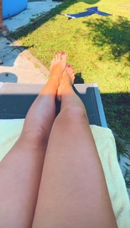 Daniela Katzenberger feet photo thumbnail