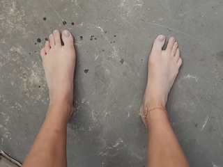 Rachel Ballinger feet photo thumbnail