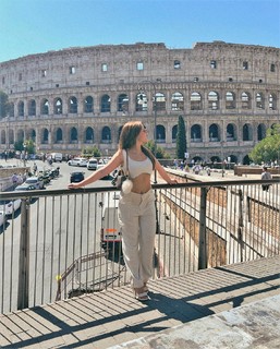 Larissa Manoela feet photo thumbnail