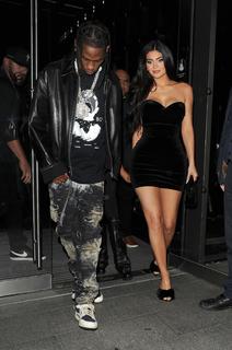 Kylie Jenner feet photo thumbnail