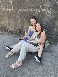 Larissa Manoela feet photo thumbnail