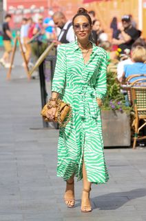 Myleene Klass feet photo thumbnail