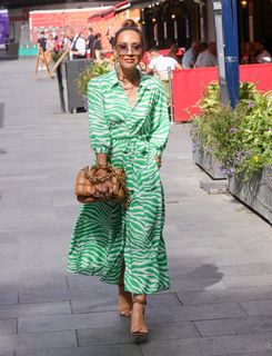 Myleene Klass feet photo thumbnail