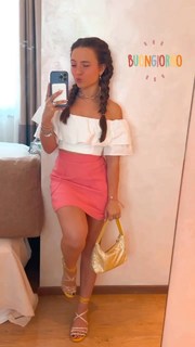 Larissa Manoela feet photo thumbnail