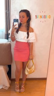 Larissa Manoela feet photo thumbnail