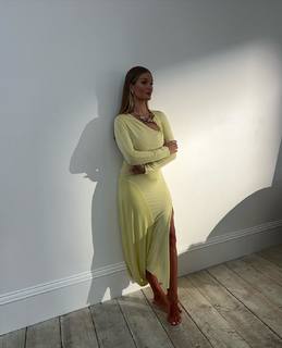 Rosie Huntington-Whiteley feet photo thumbnail