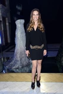 Hilary Swank feet photo thumbnail
