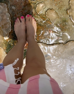 Claudia Lizaldi feet photo thumbnail