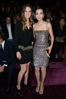 Hilary Swank feet photo thumbnail