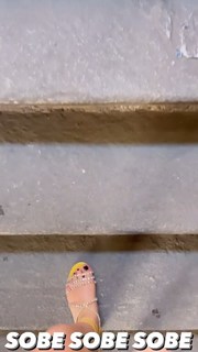 Larissa Manoela feet photo thumbnail