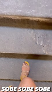 Larissa Manoela feet photo thumbnail