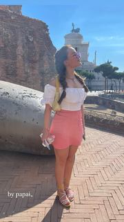 Larissa Manoela feet photo thumbnail