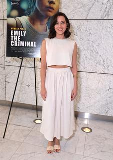 Aubrey Plaza feet photo thumbnail