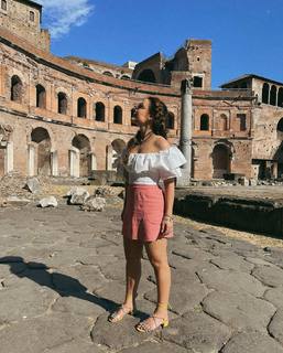 Larissa Manoela feet photo thumbnail