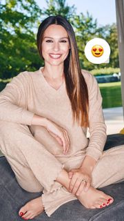 Carolina Ardohain feet photo thumbnail