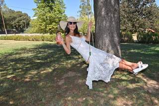 Bethenny Frankel feet photo thumbnail
