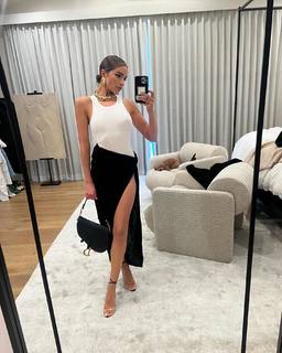 Olivia Culpo feet photo thumbnail