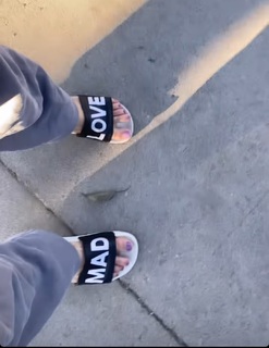 JoJo feet photo thumbnail