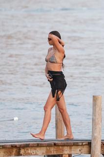 Irina Shayk feet photo thumbnail