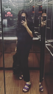 Karisma Kapoor feet photo thumbnail