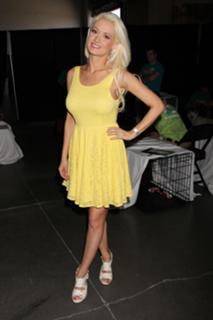 Holly Madison feet photo thumbnail