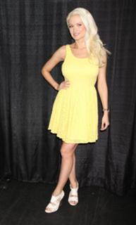 Holly Madison feet photo thumbnail