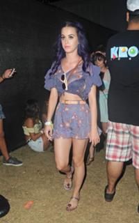 Katy Perry feet photo thumbnail