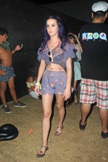 Katy Perry feet photo thumbnail