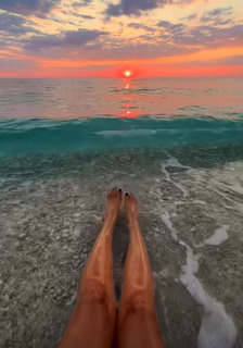Valentina Vignali feet photo thumbnail