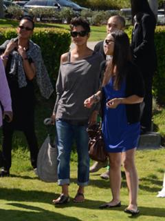 Halle Berry feet photo thumbnail
