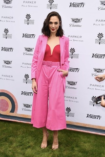 Gal Gadot feet photo thumbnail