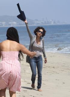 Halle Berry feet photo thumbnail