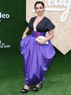 Molly Ephraim feet photo 3