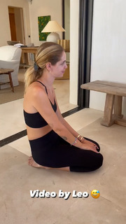 Chiara Ferragni feet photo thumbnail