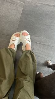 Duygu Özaslan feet photo thumbnail