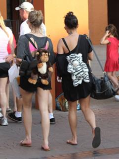 Vanessa Hudgens feet photo thumbnail