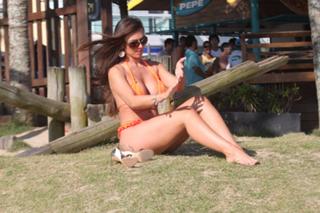 Nicole Bahls feet photo thumbnail