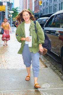 Drew Barrymore feet photo thumbnail