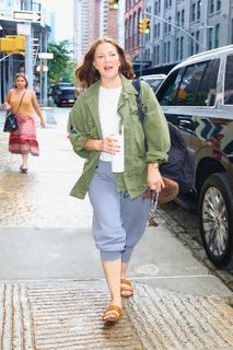 Drew Barrymore feet photo thumbnail