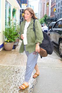 Drew Barrymore feet photo thumbnail