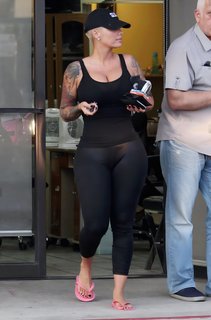 Amber Rose feet photo thumbnail