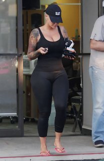 Amber Rose feet photo thumbnail