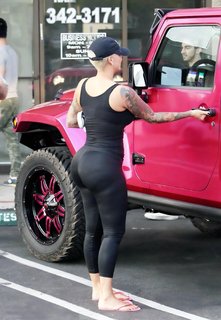 Amber Rose feet photo thumbnail